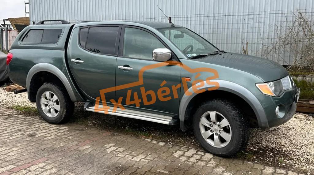 Mitsubishi L200 zöld bérlés