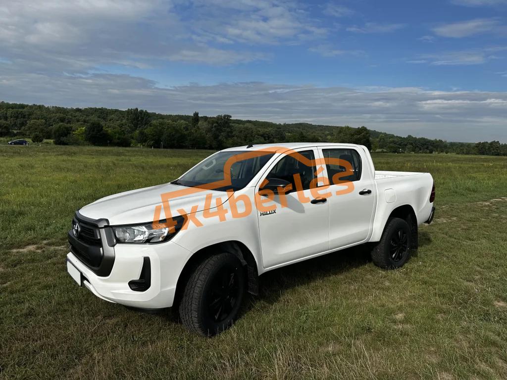 Toyota Hilux 150 LE fehér bérlés